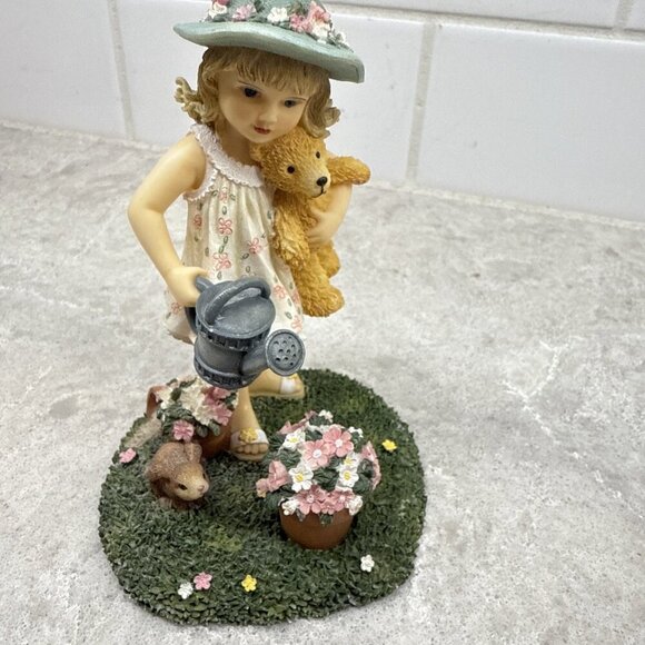 Vintage Avon Childhood Memories Collection figurine “Flower Child” Edition 1194 - Picture 7 of 7